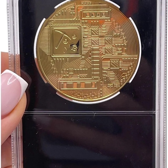 Bitcoin Commemorative Coin In Plastic Protective Case - Picture 2 of 10
